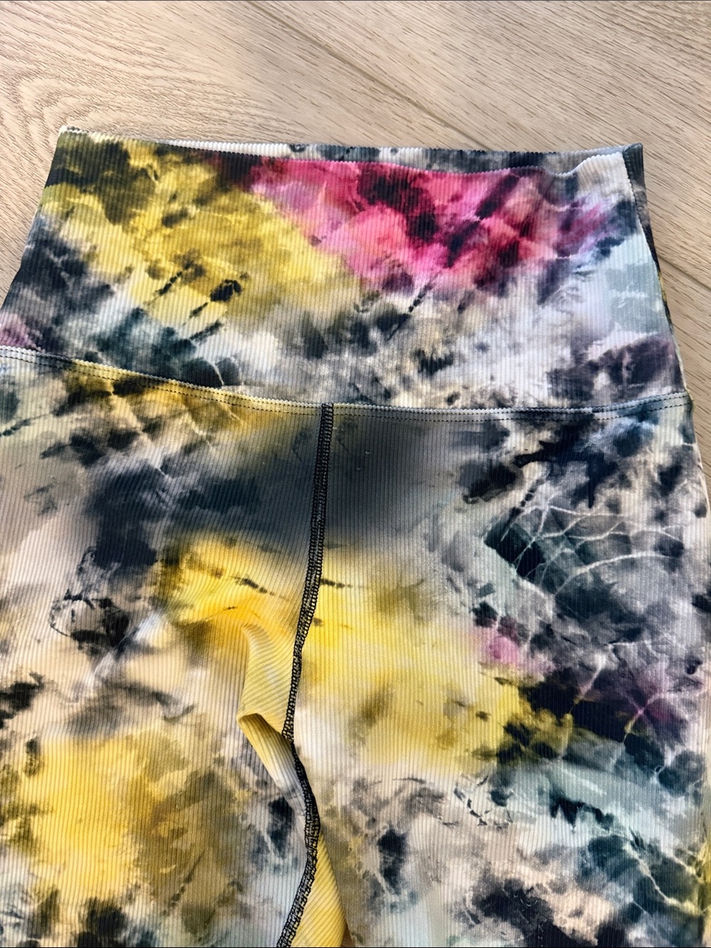 Beach Riot women's Tie-Dye Leggings in Yellow, Pink & Blue - Picture 3 of 4